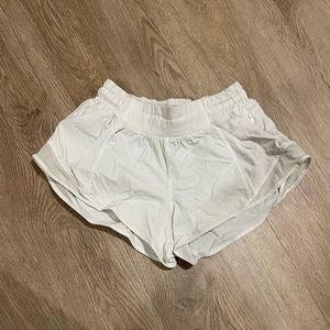 Lululemon Hotty Hot Short 2.5’